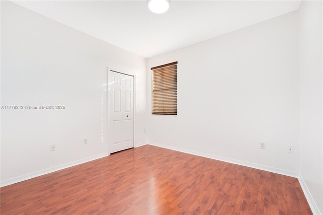 Foto del edificio - 27433 SW 137 CT