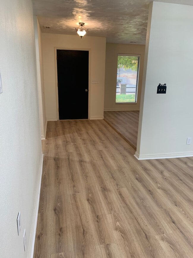 Building Photo - 1026 N 1100 W