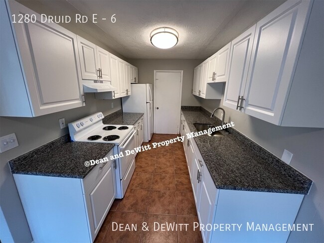 Building Photo - Creekside Apartments - 2/1 Clearwater - Fo...