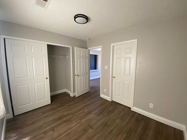 Building Photo - 10811 Jicama Way SE