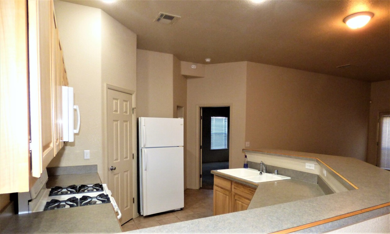 Foto principal - Beautiful 3 Bedroom home off of hwy 70 and...