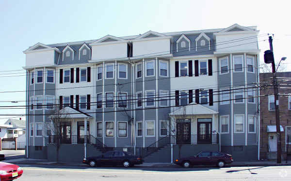 Primary Photo - 645-651 Mcbride Ave