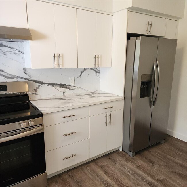 Building Photo - 5340 Orduna Dr