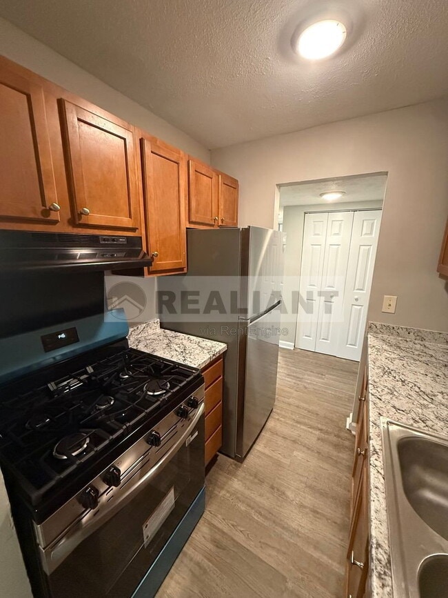 Building Photo - 2082 Fairmont Ct