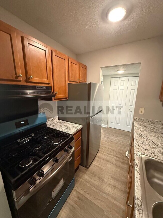 Building Photo - 2082 Fairmont Ct