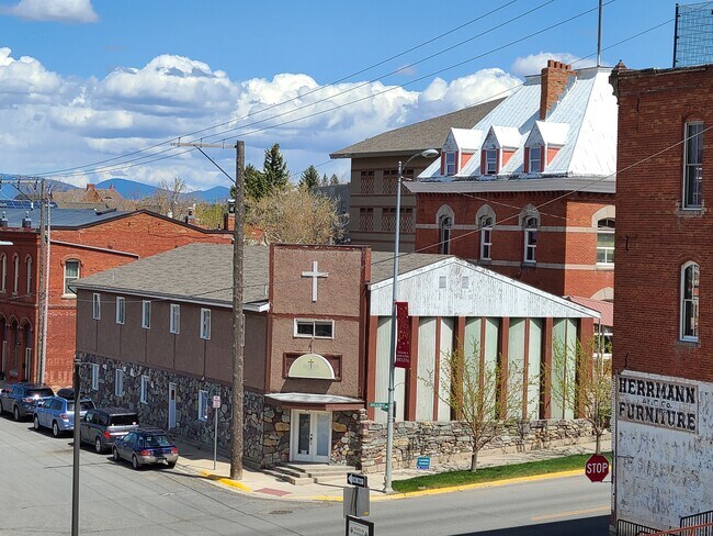 Foto del edificio - 200 E Broadway St