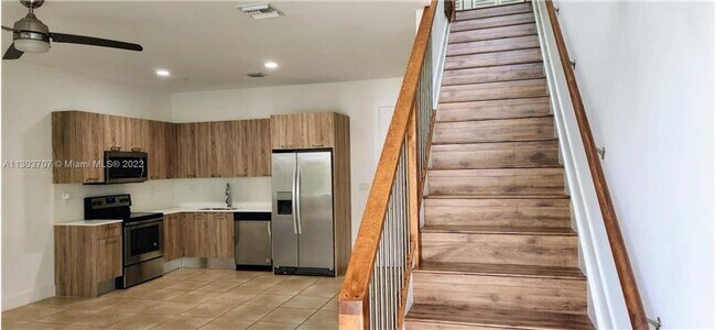 Foto del edificio - 460 NE 35th Ct