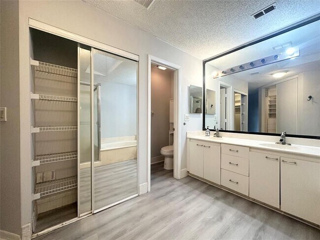 Foto del edificio - 10461 NW 12th Ct