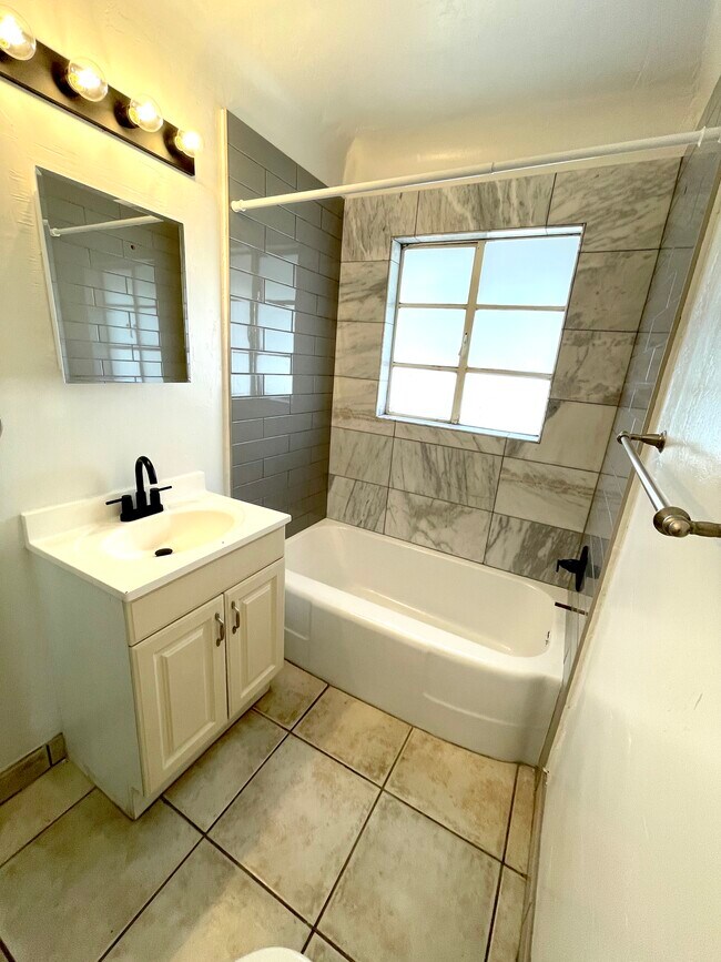 Marble Tile in Bathroom - 1401 W Clarendon Ave