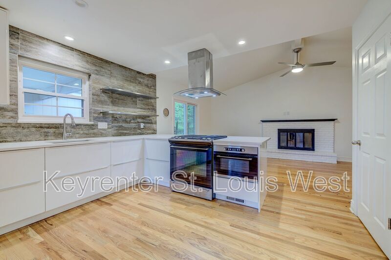 Primary Photo - 10602 Tioga Ct