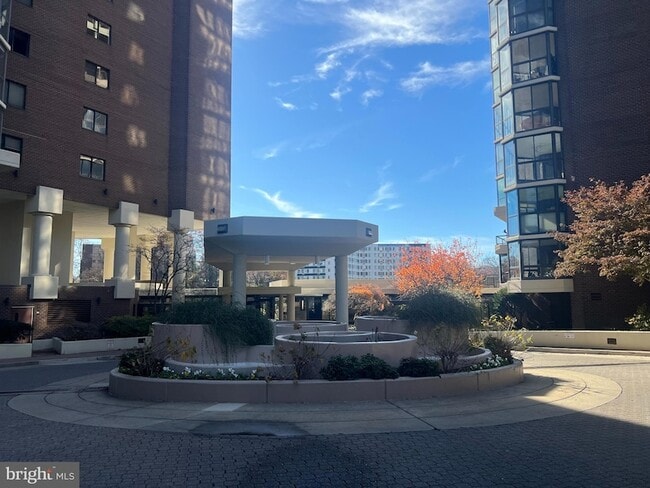 Foto del edificio - 1600 N Oak St