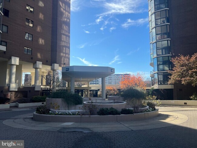 Photo - 1600 N Oak St Apartment