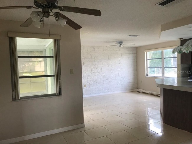 Building Photo - 10231 Regency Park Blvd
