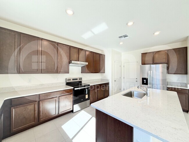 Building Photo - 2727 W la Mirada Dr