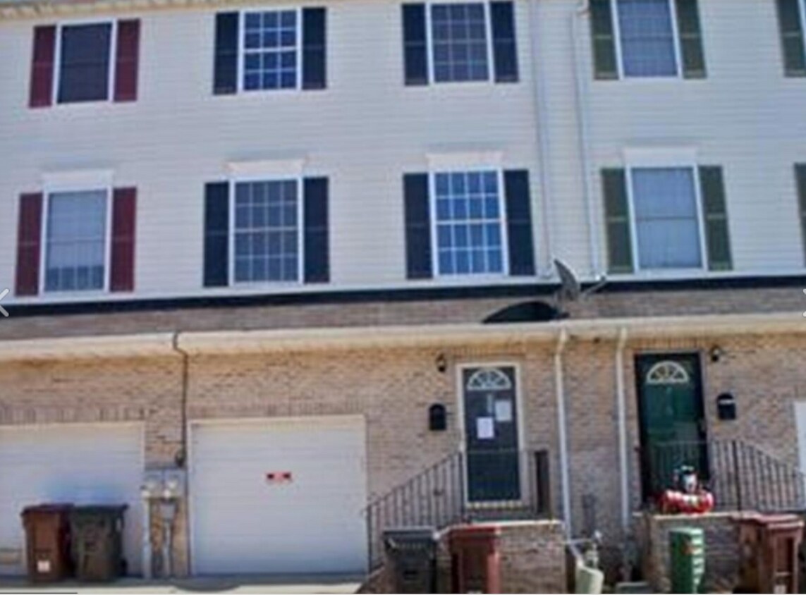 Primary Photo - 7105 Guyer Ave