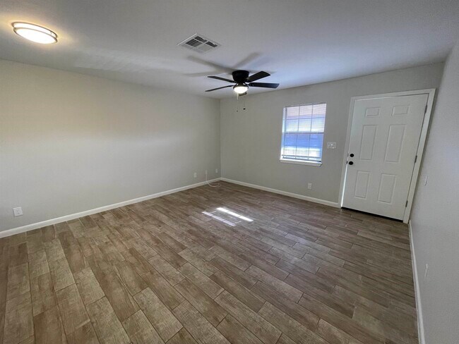 Foto del edificio - 3001 E Price St