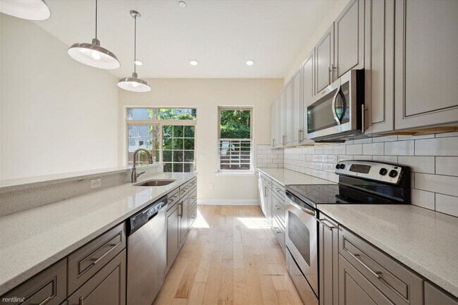 Foto del edificio - 6 br, 6 bath House - 1844 N GRATZ ST