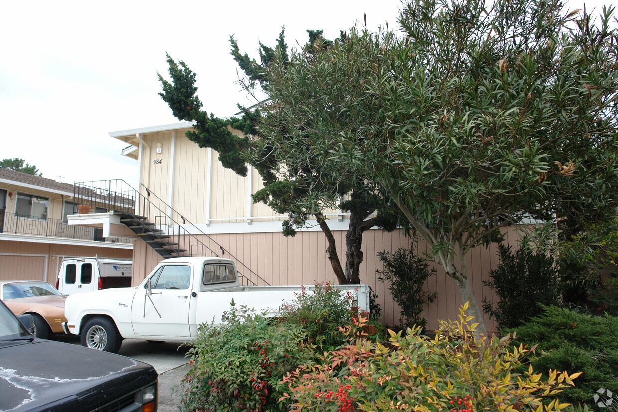 Building Photo - 984 Keltner Ave
