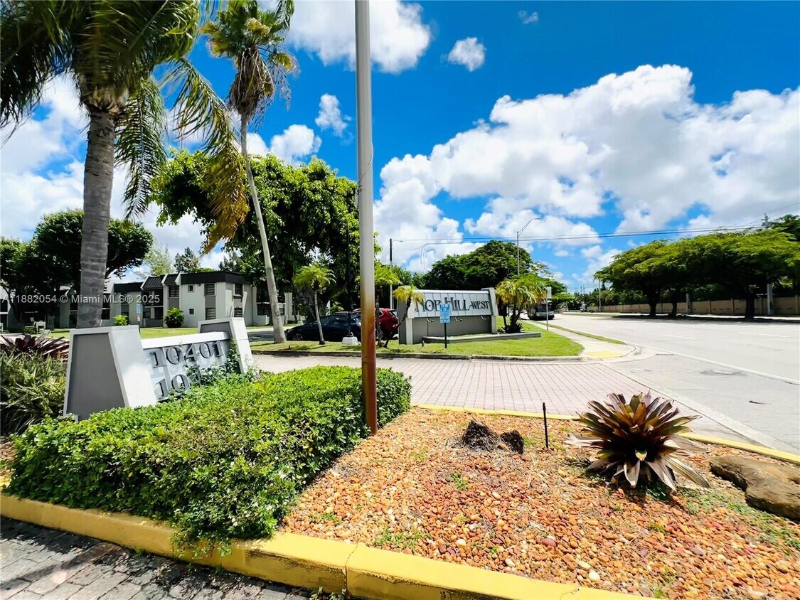 Primary Photo - 10405 N Kendall Dr
