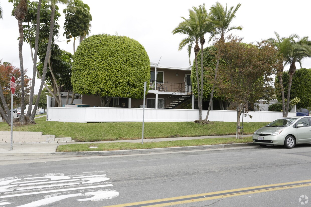 Primary Photo - 2102 Florida St