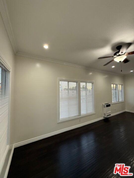 Foto del edificio - 334 Heliotrope Dr