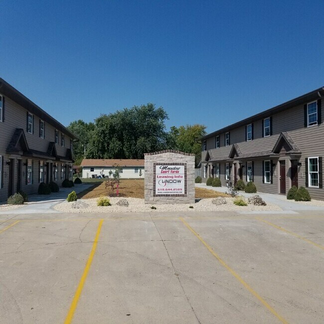 Building Photo - 415 Meadow Dr