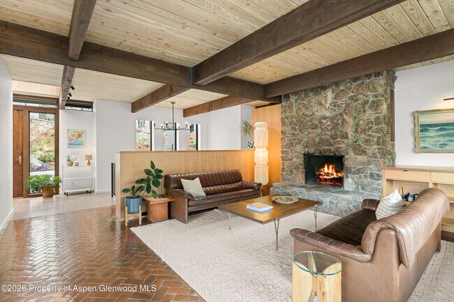 Foto del edificio - 284 Eastwood Rd