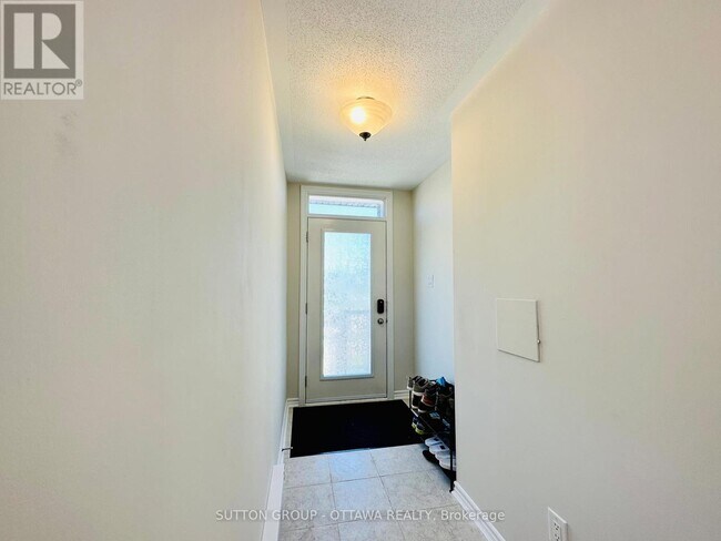 Building Photo - 826 Mikinak Rd
