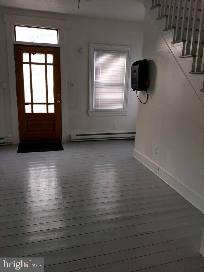 Building Photo - 136 Front St