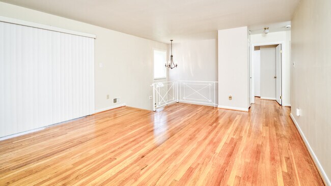 Building Photo - Pope Street