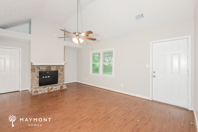 Building Photo - 4-Bedroom Home with Bonus Living Area