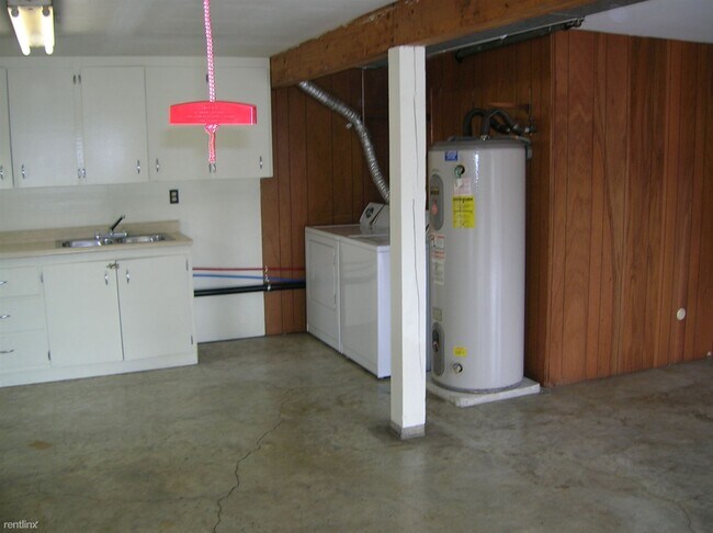 Building Photo - 5 br, 3 bath House - 11603 8th Ave S Nice ...