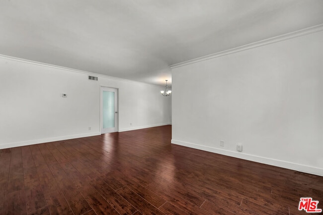 Building Photo - 248 Rexford Dr