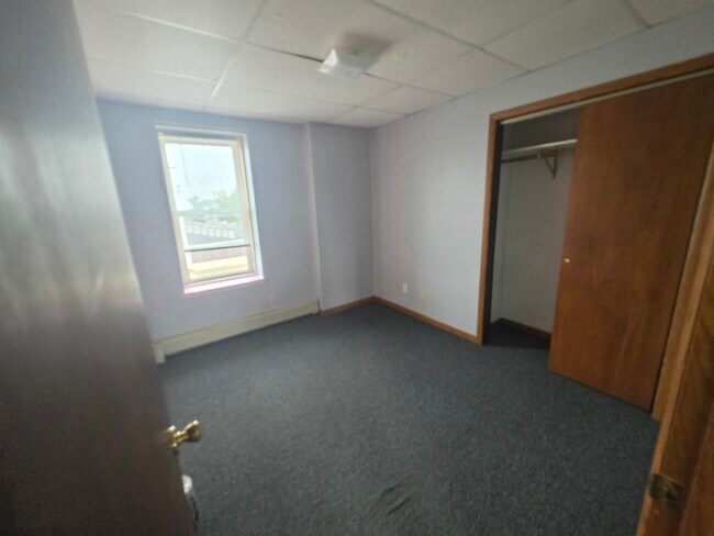 Foto del edificio - 320-330 Stephenson Ave