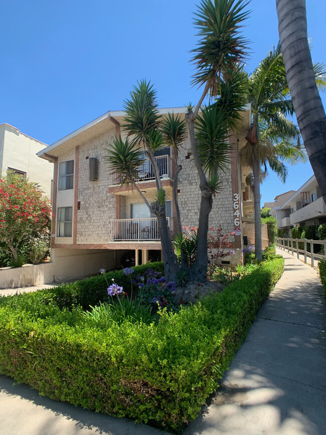 Building Photo - 3646 Mentone Ave