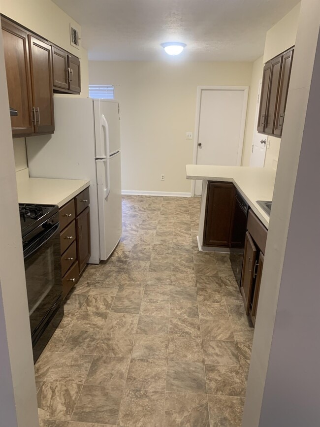 Building Photo - 2675 Picardy Cir S