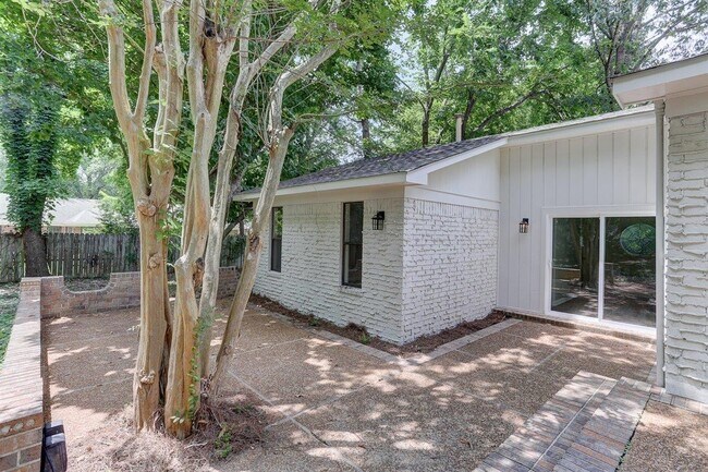 Building Photo - 3047 Newmarket Dr