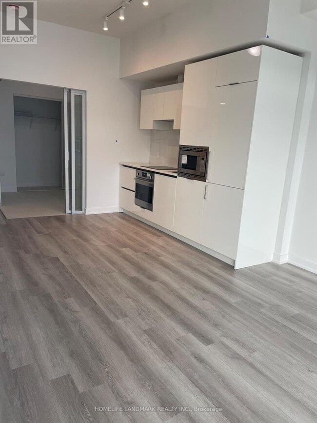 Photo du bâtiment - 230-2230 Simcoe St