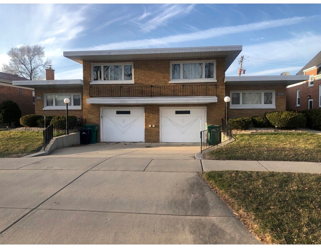Foto principal - 10300 Pelham St