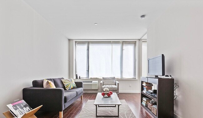 Living room - 461 W 150th St