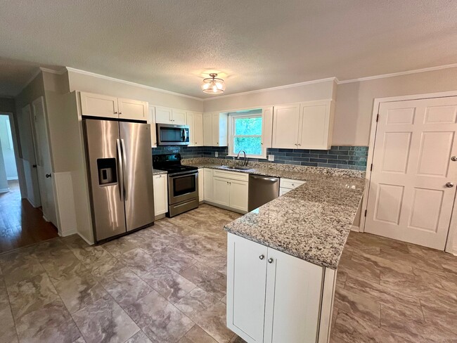 Building Photo - 2707 Granbrook Dr