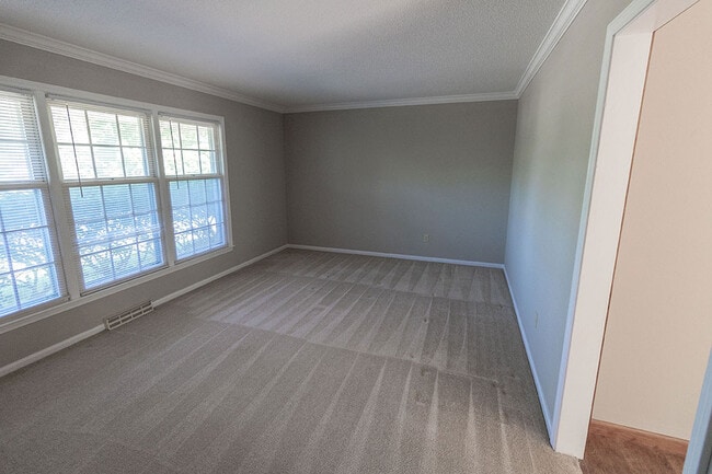 Building Photo - 306 W Briarwood Ln