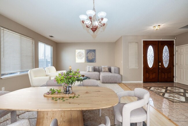 Foto del edificio - Perfect 6/3 Clovis Home for Large Family!