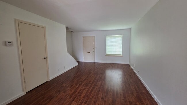 Photo - 1896 Poplar Woods Cir E Apartment