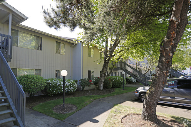 Building Photo - Grand Oaks Apartments