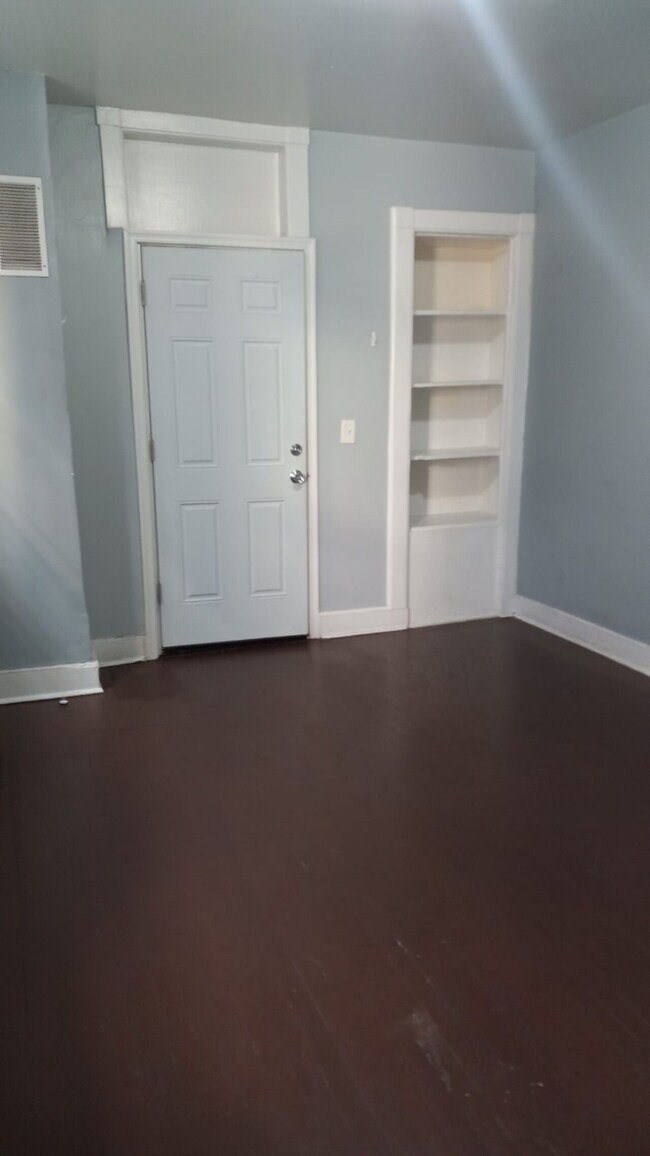 Building Photo - 1 Bedroom 1 Bathroom