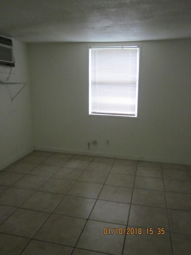 Foto del edificio - 706 NE Dixie Hwy