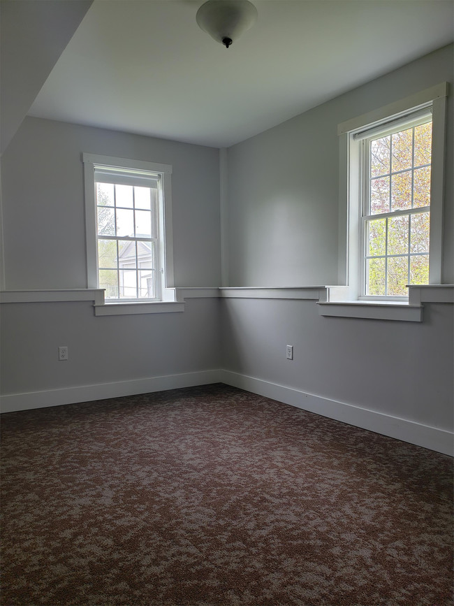 Building Photo - 482 Essex St