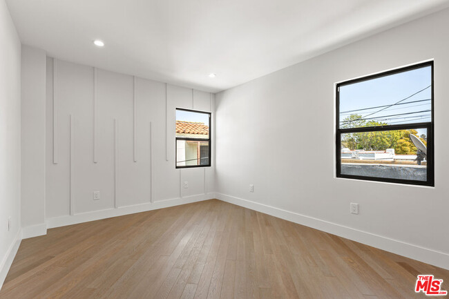 Building Photo - 1450 S Crescent Heights Blvd