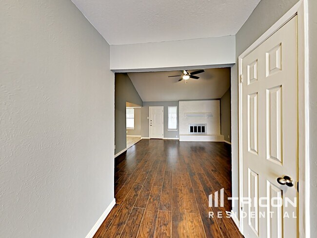 Building Photo - 7300 Echo Hill Dr